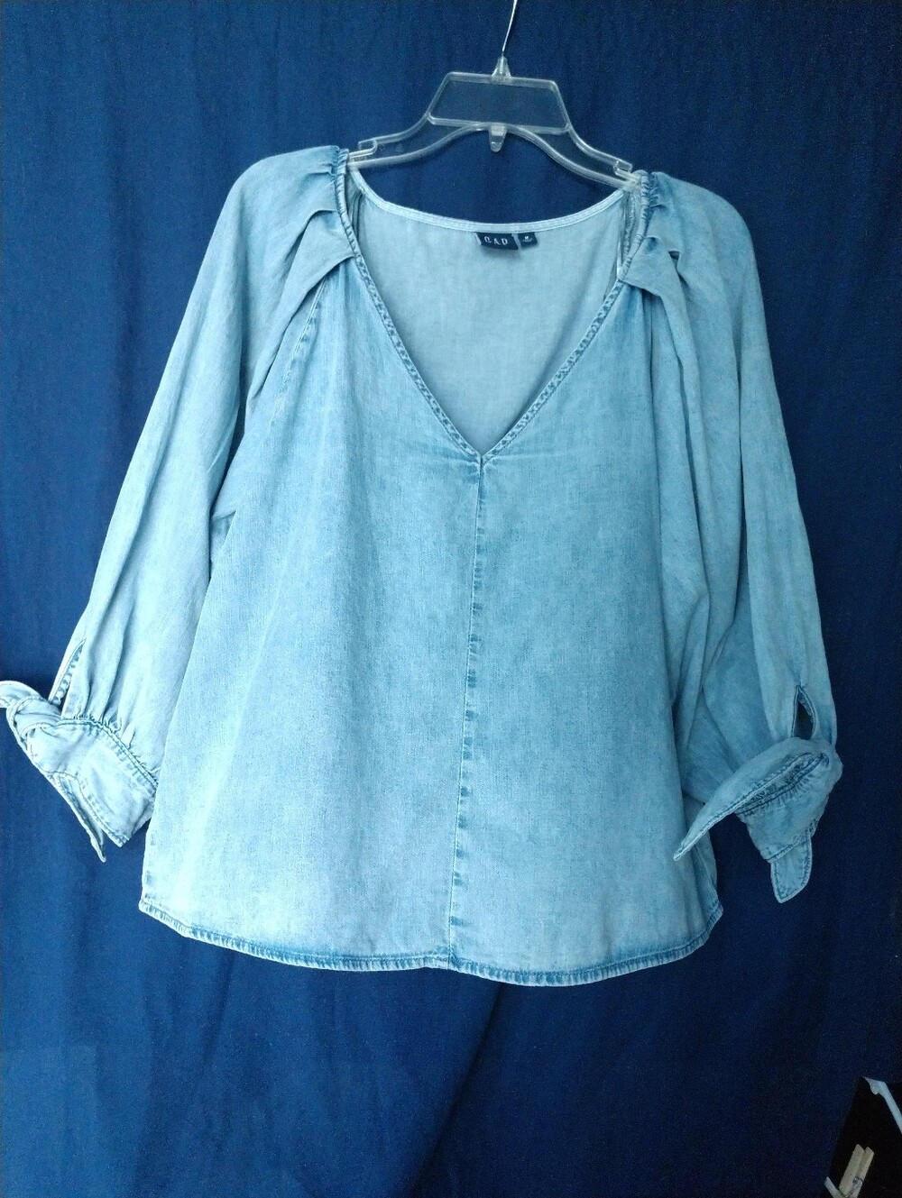 Gap Denim Peasant Shirt V Neck Poofy Sleeves Blue Size Medium, Chest 40"